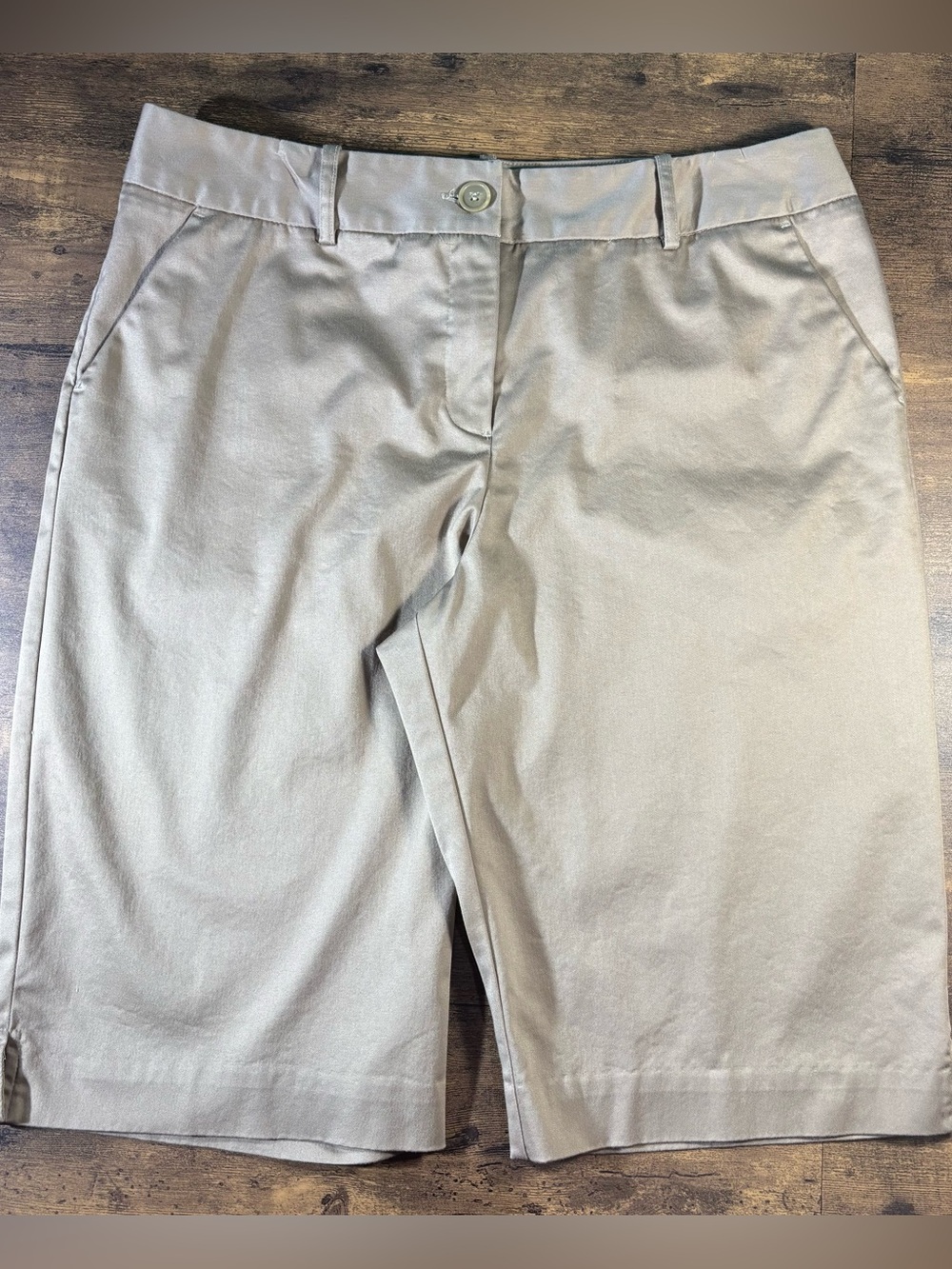 Worthington Women’s Khaki Flat-Front Chino Shorts 14 Golf Resort Summer Preppy